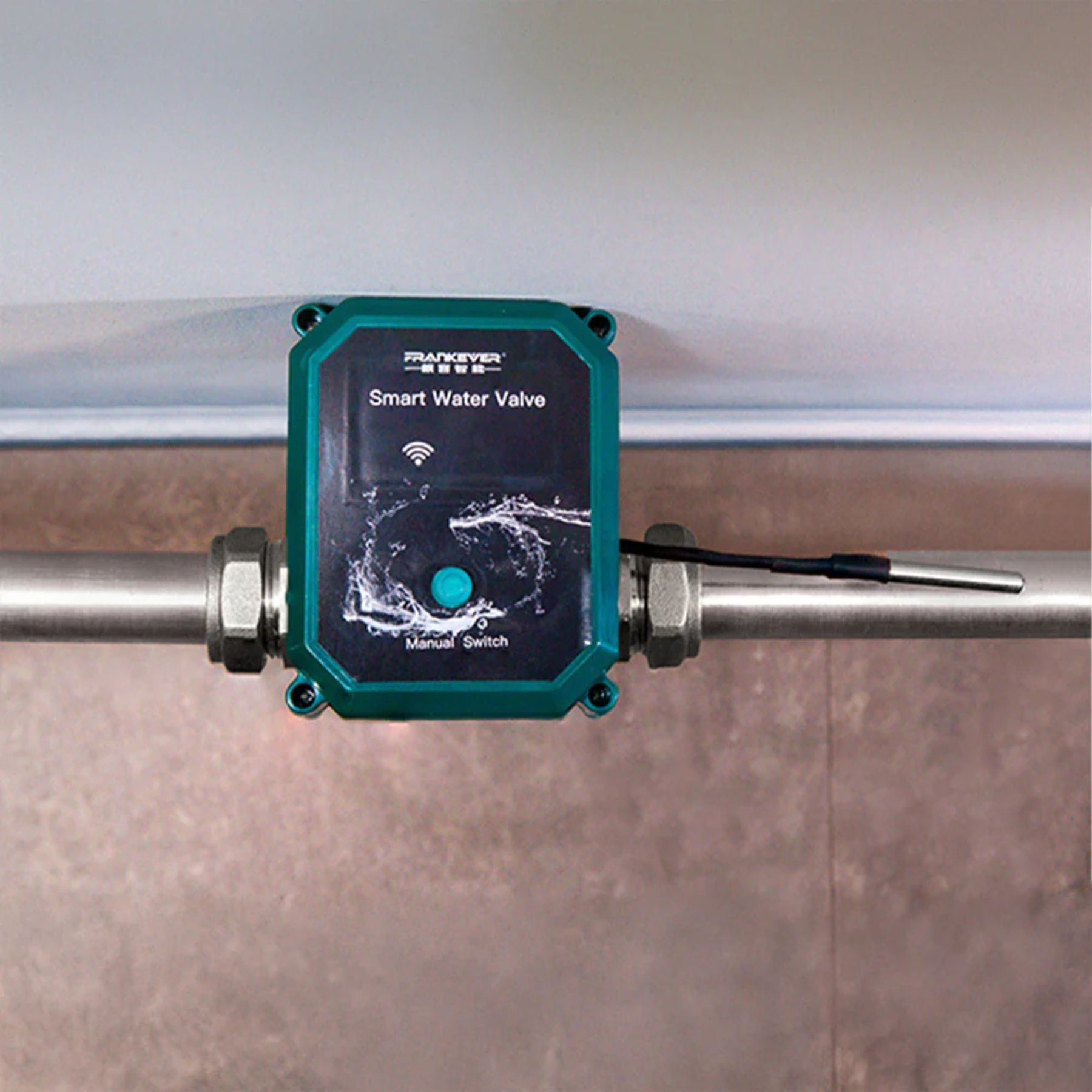 Válvula FrankEver DN15 instalada con sensor de temperatura DS18B20 para prevención de heladas